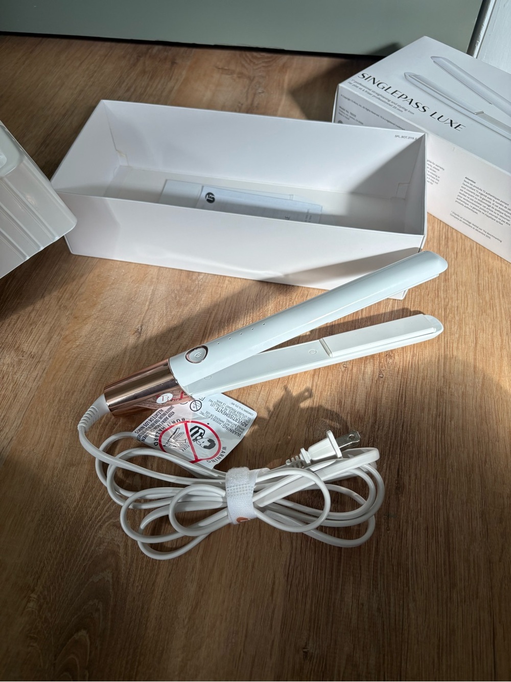 T3 Single Pass Luxe 1” Professional Hair Straightener and Styling Iron - Picture 3 of 5